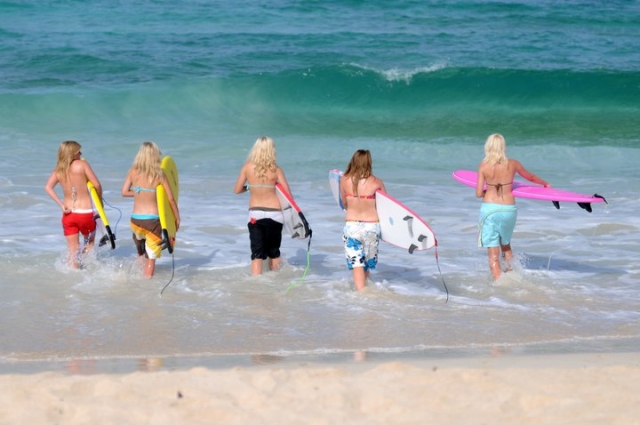  Surf with your friends